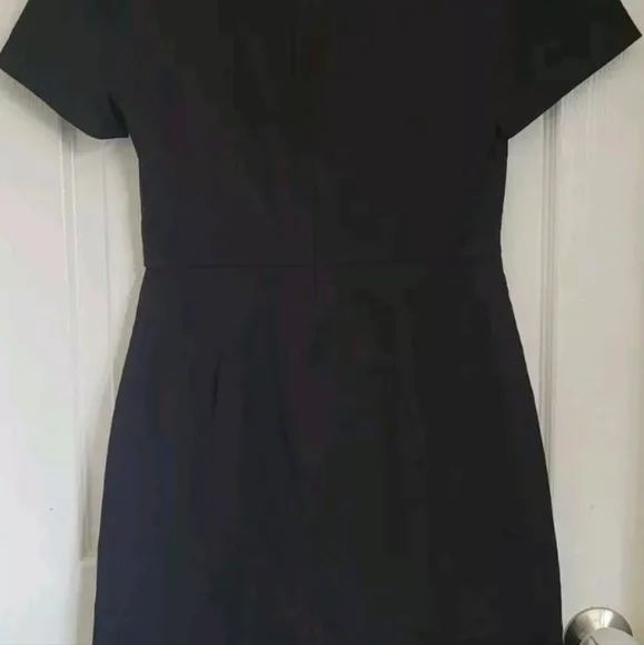 New Banana Republic Denim Black Ruffle Short Sleeve Split Neck Sheath Size 14 - Picture 4 of 7
